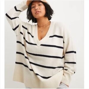 Aerie Unreal V-Neck Sweater - Cream and Black